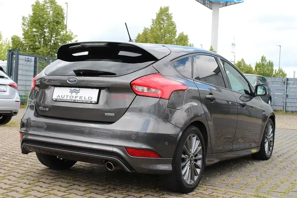 Usata Ford Focus ST-Line 182 CV (133 kW) 2017 Grigio Berlina