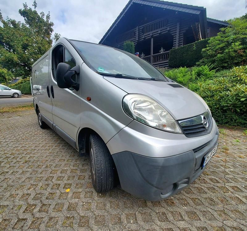 Gebraucht Opel Vivaro 115 PS (84 kW) 2007 Silber Van / Kleinbus