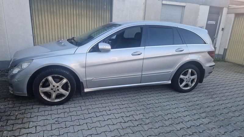 Silber Gebraucht 2008 Mercedes R320 Van / Kleinbus | 8.000 € (Fairer Preis) - Bild 1/4