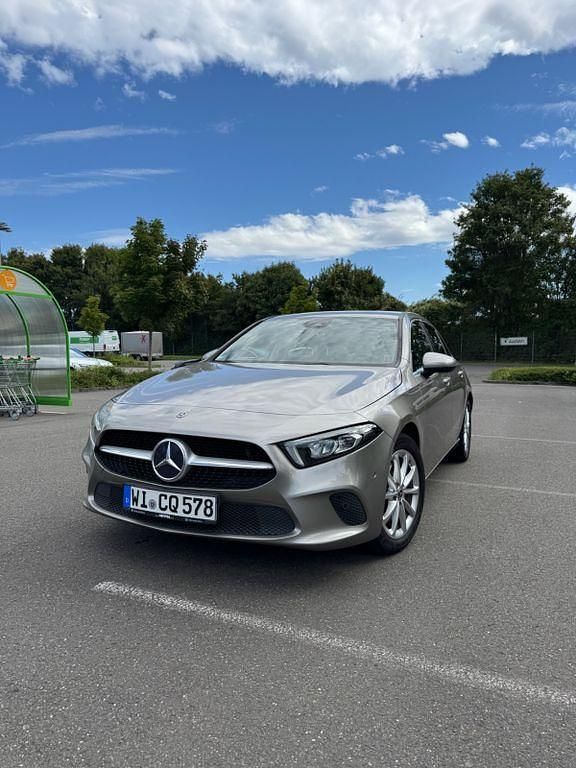 Grau Gebraucht 2019 Mercedes A220 Progressive Limousine | 21.000 € (Fairer Preis) - Bild 1/4