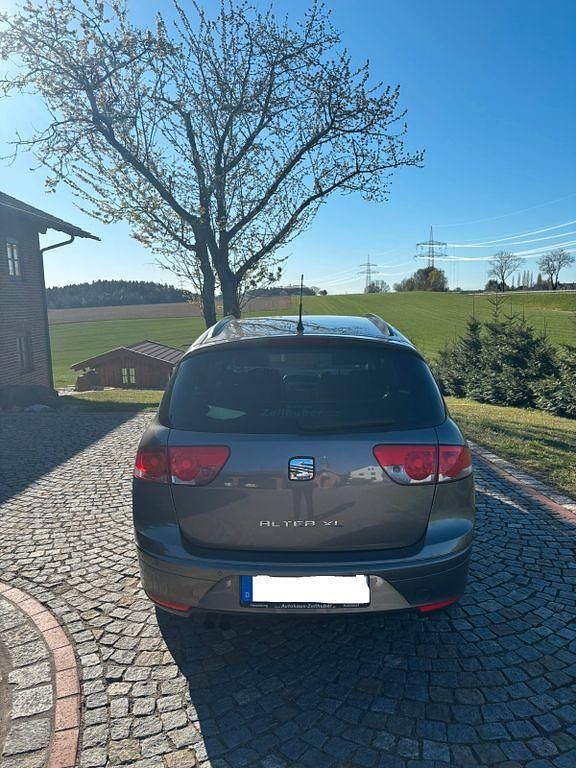 Occasion Seat Altea 125 ch (91 kW) 2013 Gris Berline