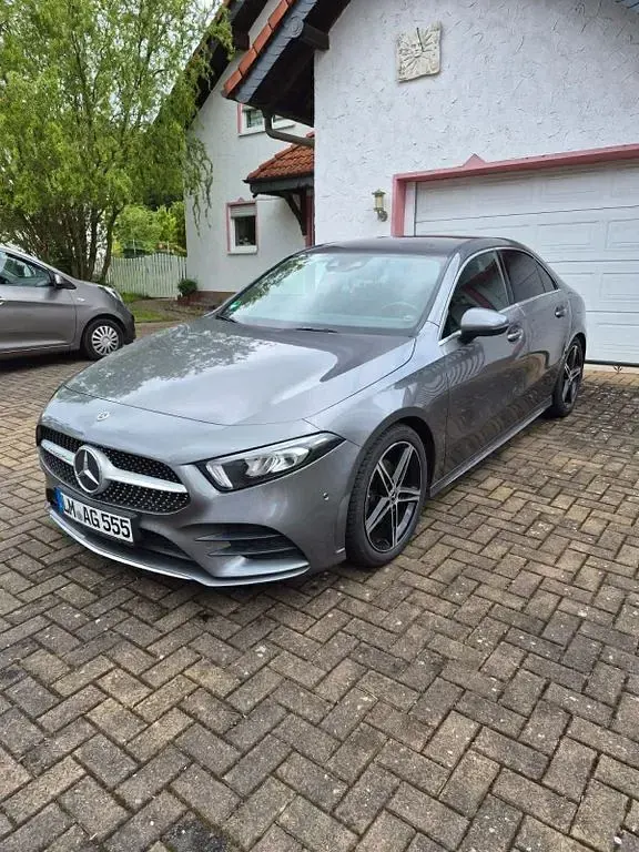 Gebraucht Mercedes A200 Edition 163 PS (119 kW) 2020 Grau Limousine