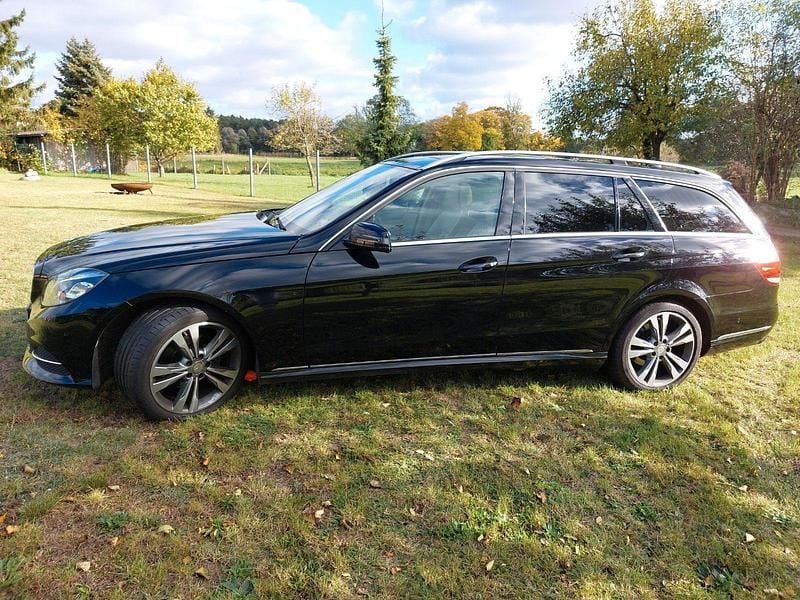 Gebraucht Mercedes E200 Elegance 136 PS (100 kW) 2014 Schwarz Kombi