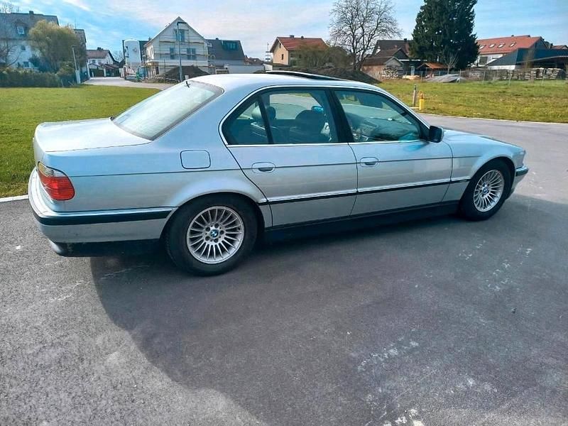 Second-hand BMW 728 192 CP (141 kW) 1997 Argintiu Berlinǎ