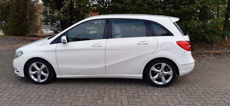 Weiß Gebraucht 2013 Mercedes B180 Van / Kleinbus | 9.900 € (Guter Preis) - Bild 1/4