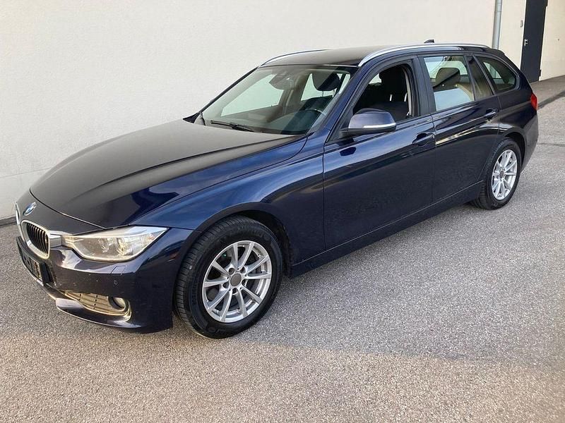 Blau Gebraucht 2013 BMW 320 Sport Line Kombi | 5.800 € (Superpreis) - Bild 1/4
