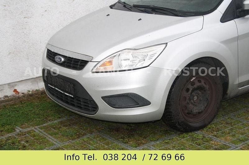 Używany Ford Focus Ambiente 109 KM (80 kW) 2008 Srebrny Kombi