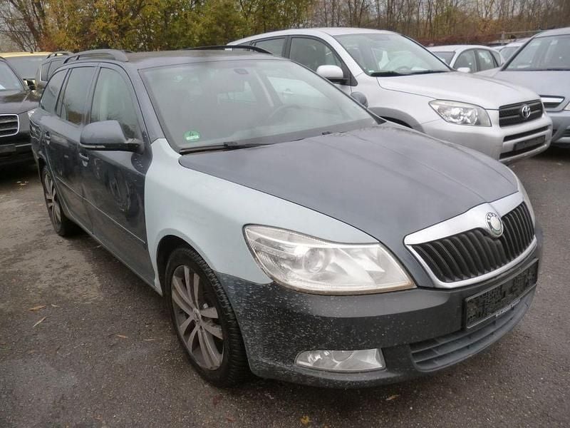 Gebraucht Skoda Octavia Elegance 122 PS (89 kW) 2009 Grau Kombi