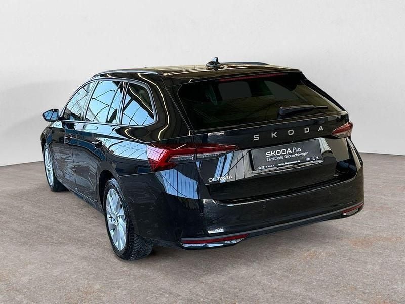 Gebraucht Skoda Octavia Selection 150 PS (110 kW) 2025 Schwarzmagic perleffekt Kombi