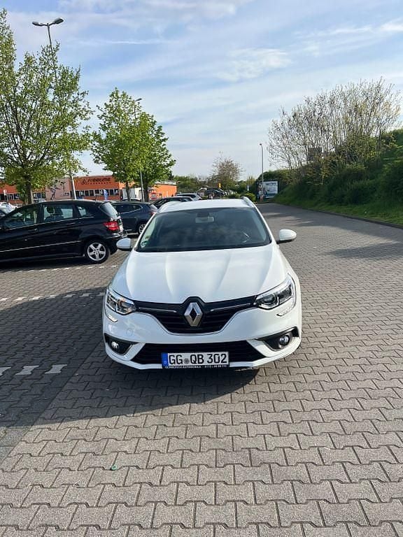Weiß Gebraucht 2017 Renault Mégane IV Experience Limousine | 7.500 € (Guter Preis) - Bild 1/4