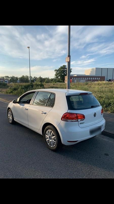 Gebraucht VW Golf VI 80 PS (58 kW) 2011 Weiß Kleinwagen