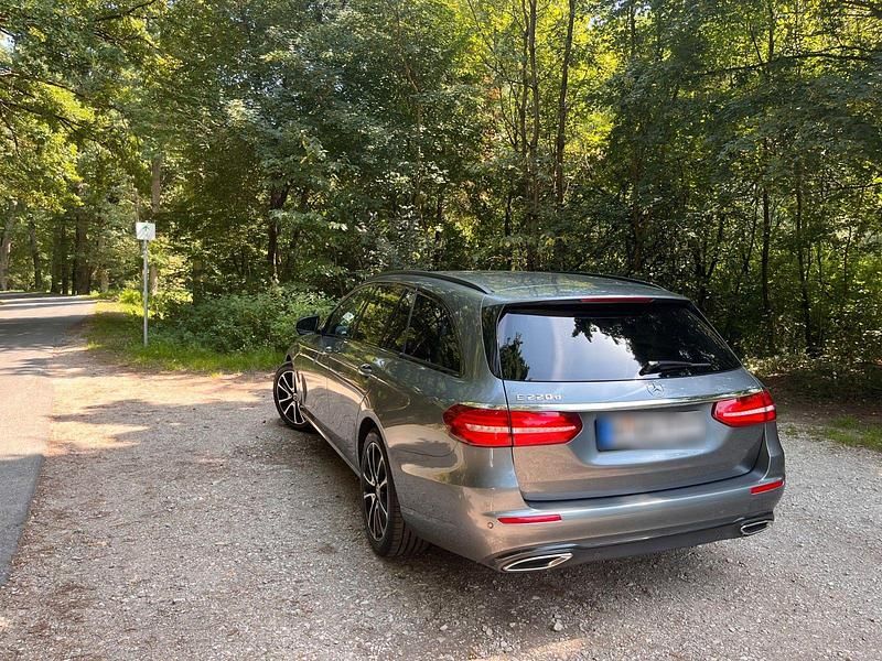 Gebraucht Mercedes E220 194 PS (142 kW) 2019 Grau Kombi