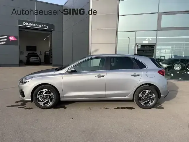 Neu Hyundai i30 140 PS (102 kW) 2025 Silber Limousine