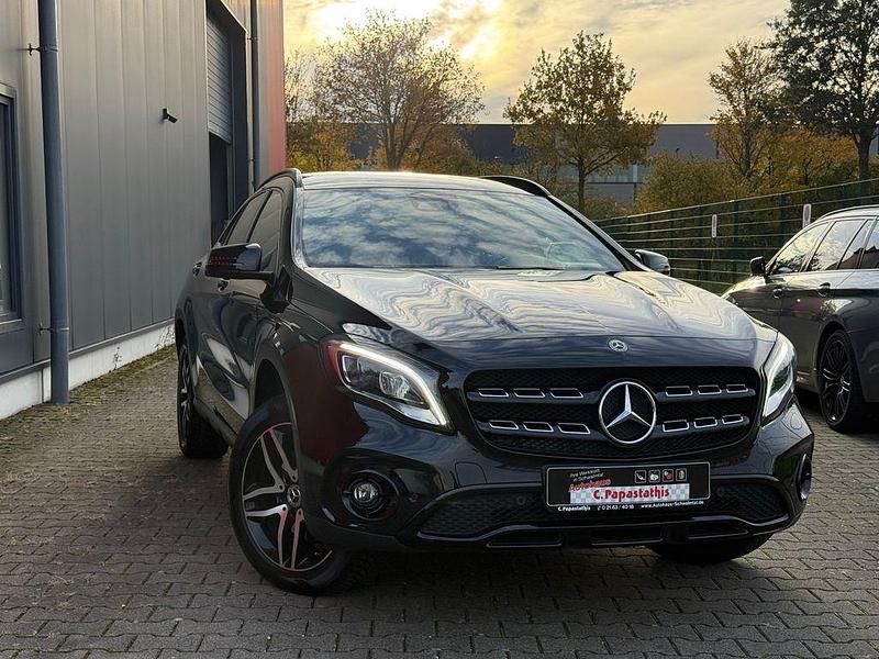 Schwarz Gebraucht 2019 Mercedes GLA220 Urban SUV | 24.990 € (Fairer Preis) - Bild 1/4