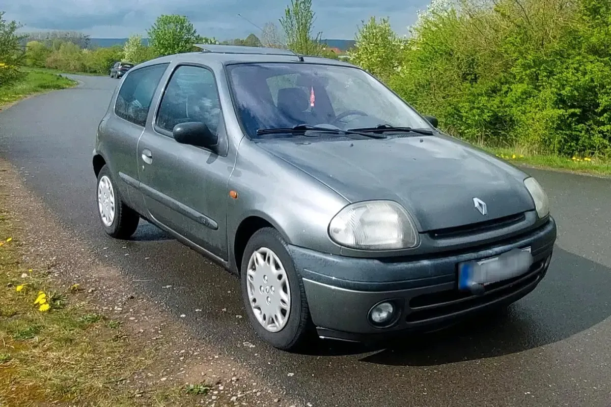 Gebraucht Renault Clio 58 PS (42 kW) 1999 Grau Kleinwagen