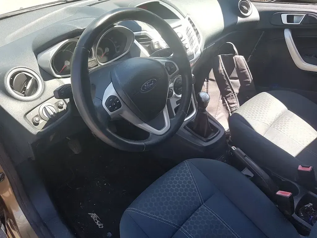 Gebraucht Ford Fiesta Champions Edition 95 PS (69 kW) 2011 Gold Limousine