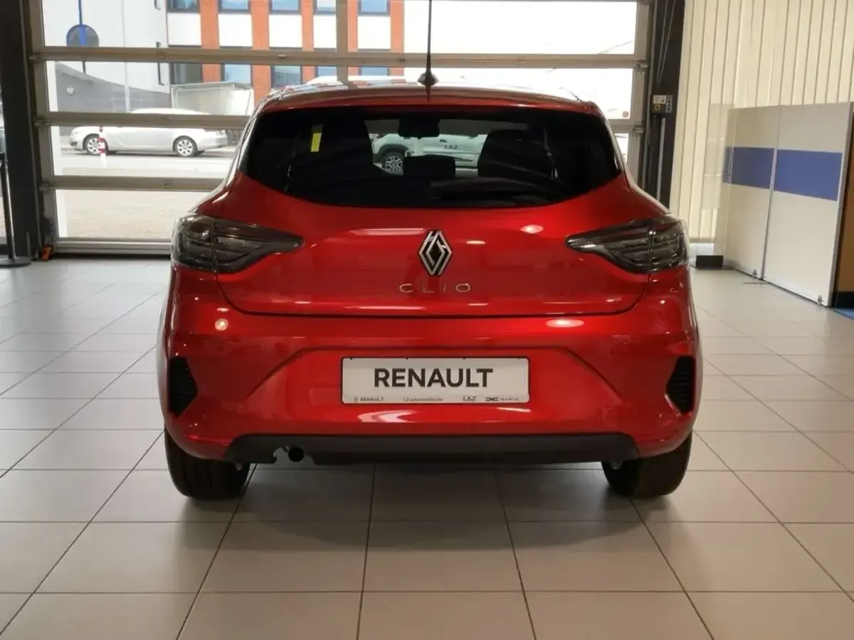 Używany Renault Clio V Evolution 91 KM (66 kW) 2024 Czerwony Sedan/Limuzyna