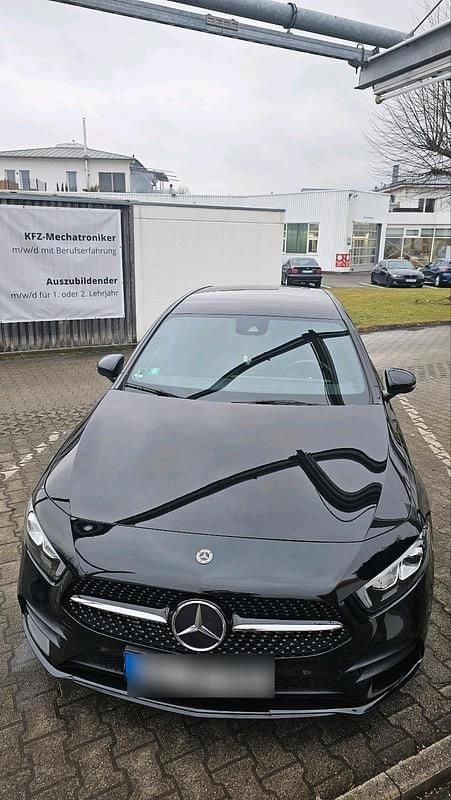 Gebraucht Mercedes A180 AMG line 136 PS (100 kW) 2019 Schwarz Limousine