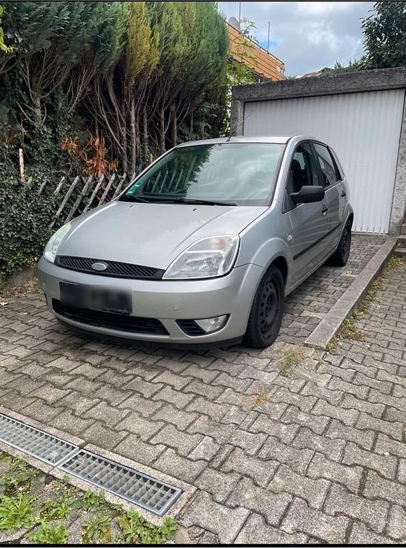 Silber Gebraucht 2004 Ford Fiesta Kleinwagen | 950 € (Guter Preis) - Bild 1/4