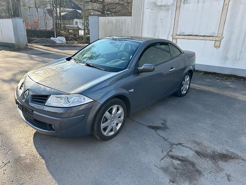 Grau Gebraucht 2007 Renault Mégane Cabriolet Cabrio | 3.800 € (Fairer Preis) - Bild 1/4
