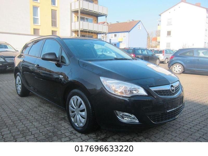 Gebraucht Opel Astra Design Edition 101 PS (74 kW) 2011 Schwarz Kombi