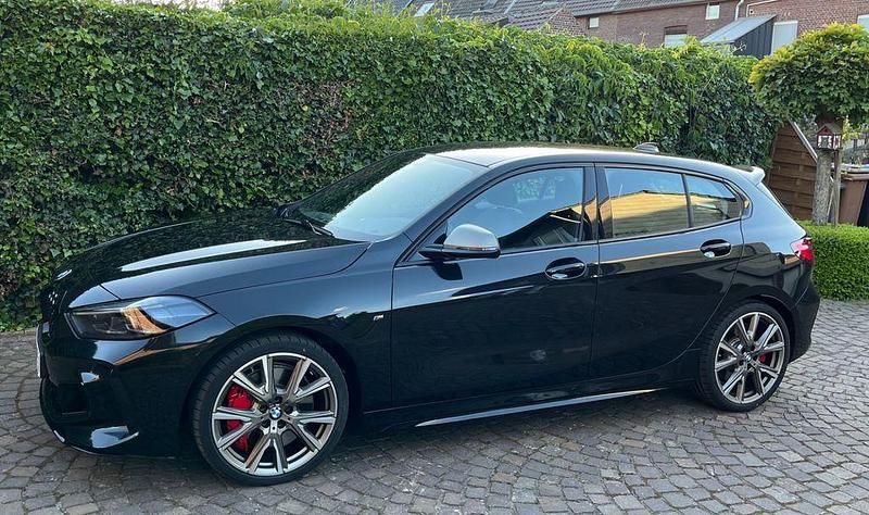 Schwarz Gebraucht 2024 BMW M135 M Sport Kleinwagen | 38.950 € (Guter Preis) - Bild 1/4