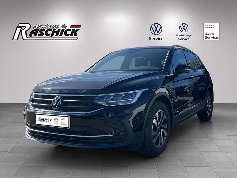 Gebraucht VW Tiguan Active 150 PS (110 kW) 2022 Deepblack (schwarz) SUV