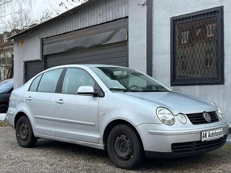 Usata VW Polo Comfortline 75 CV (55 kW) 2004 Argento Berlina