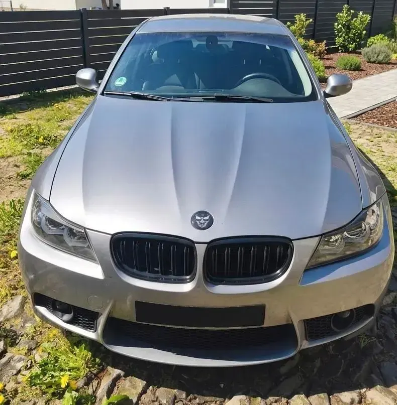 Gebraucht BMW 320 163 PS (119 kW) 2010 Grau Limousine