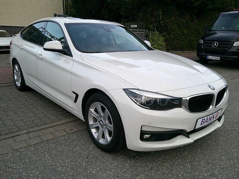 Gebraucht BMW 320 Sport Line 190 PS (139 kW) 2017 Weiß Limousine