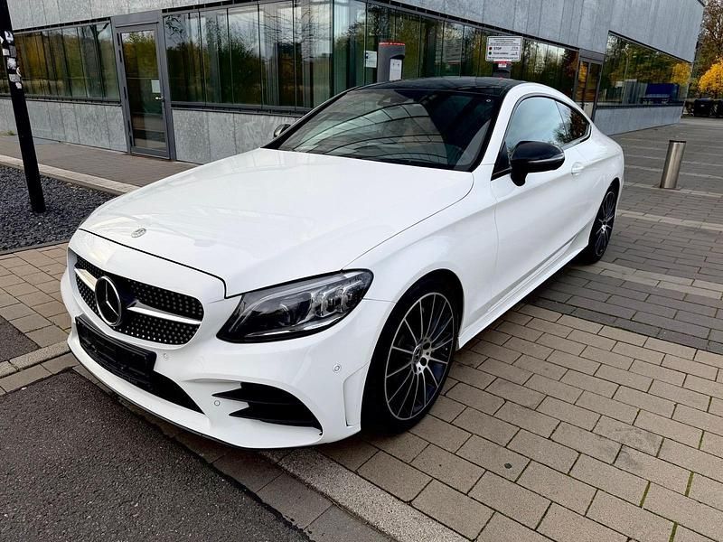 Weiß Gebraucht 2019 Mercedes C300 AMG Coupé | 28.900 € (Fairer Preis) - Bild 1/4