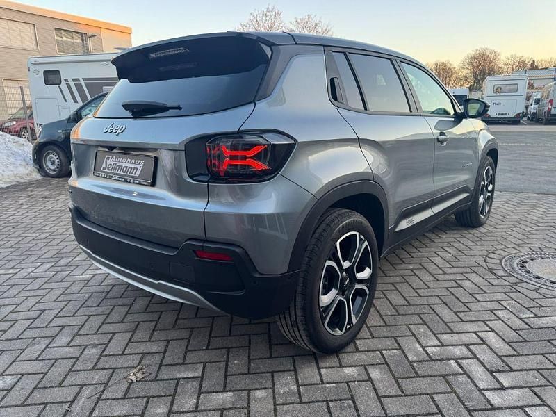 Gebraucht Jeep Avenger EV 114 kW (156 PS) 2023 Granit grey mit dach in volcan SUV