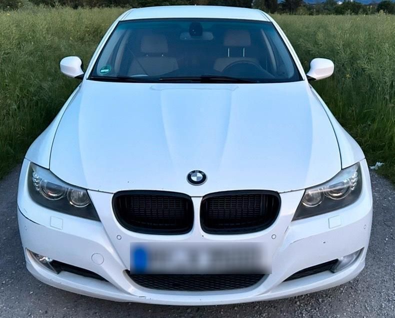 Weiß Gebraucht 2009 BMW 320 Limousine | 4.500 € (Superpreis) - Bild 1/4