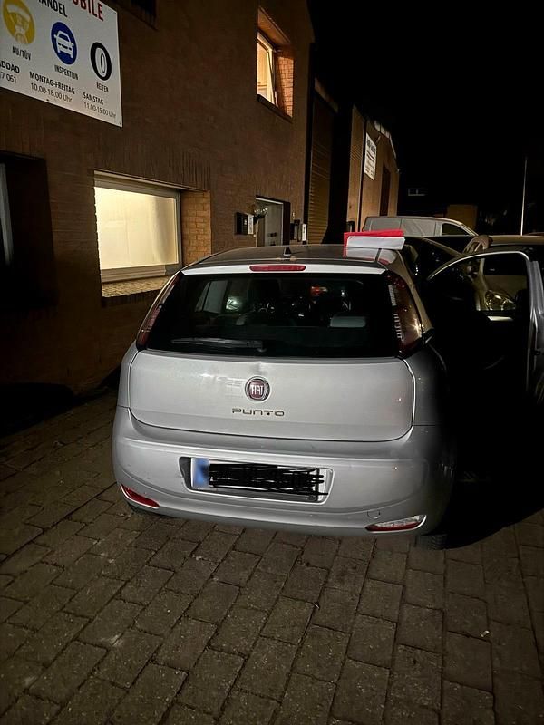 Gebraucht Fiat Punto 69 PS (50 kW) 2012 Grau Kleinwagen