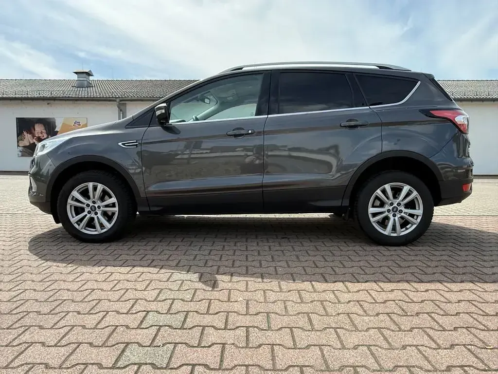 Gebraucht Ford Kuga 150 PS (110 kW) 2017 Silber SUV