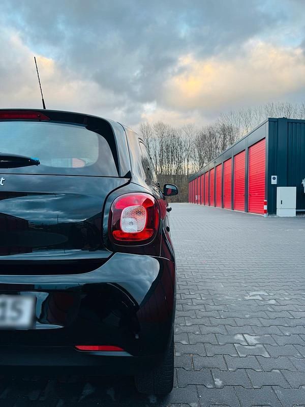 Gebraucht Smart ForFour 71 PS (52 kW) 2019 Schwarz Kleinwagen
