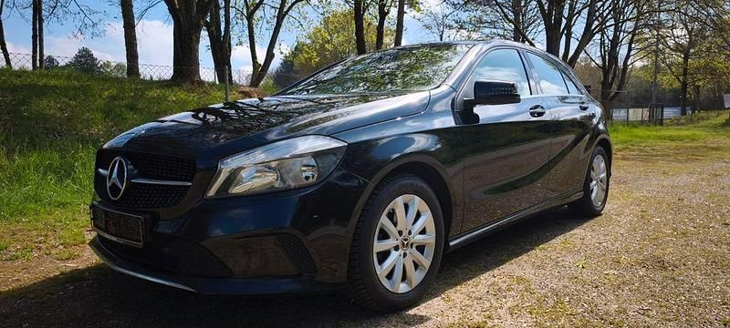 Gebraucht Mercedes A180 Edition 109 PS (80 kW) 2018 Schwarz Limousine