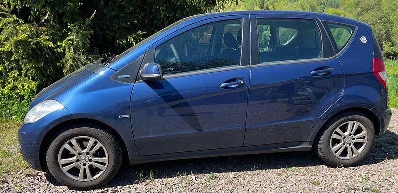 Blau Gebraucht 2010 Mercedes A160 Limousine | 999 € (Superpreis) - Bild 1/3