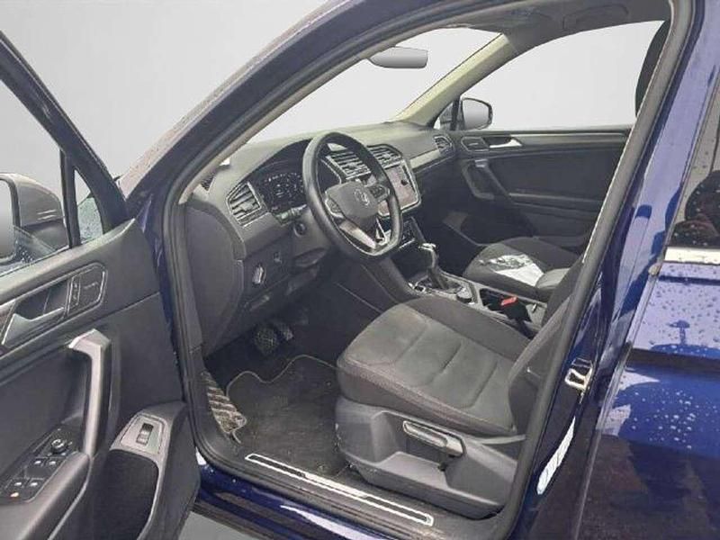Gebraucht VW Tiguan Allspace Elegance 150 PS (110 kW) 2023 Atlantic blue metallic (metallic) SUV