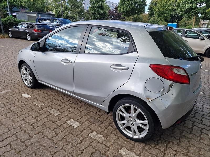 Gebraucht Mazda 2 68 PS (50 kW) 2008 Silber Kleinwagen