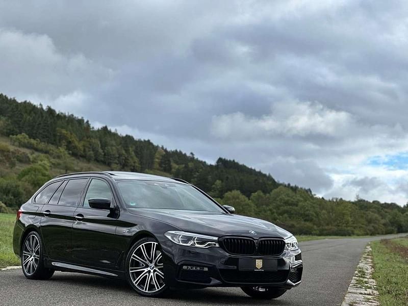 Saphirschwarz Gebraucht 2017 BMW 540 M Sport Kombi | 34.999 € (Fairer Preis) - Bild 1/4