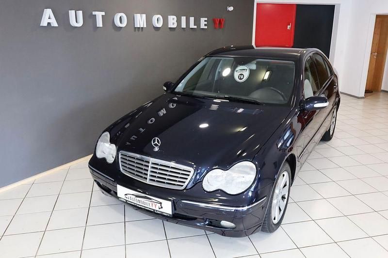 Blau Gebraucht 2005 Mercedes C220 Elegance Limousine | 7.800 € (Teuer) - Bild 1/4