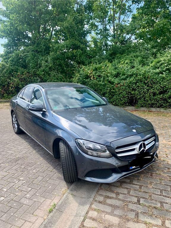 Grau Gebraucht 2016 Mercedes C180 Edition Limousine | 19.900 € (Fairer Preis) - Bild 1/4