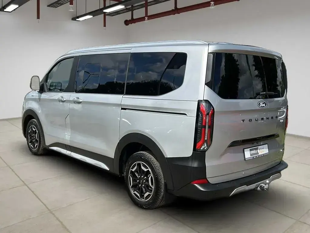 Gebraucht Ford Tourneo Active 170 PS (125 kW) 2025 Silber Van / Kleinbus