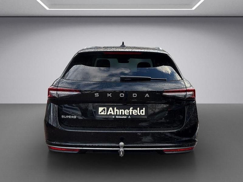Gebraucht Skoda Superb LAURIN & KLEMENT 150 PS (110 kW) 2024 Schwarz Kombi