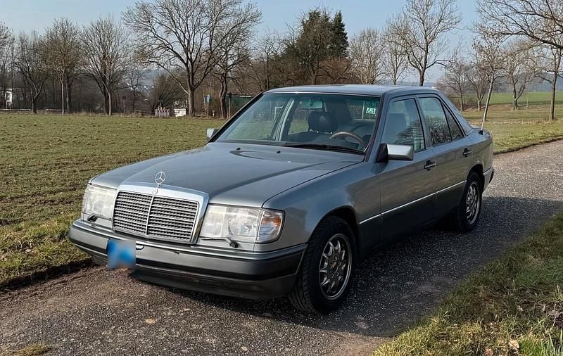 Gebraucht Mercedes E260 160 PS (117 kW) 1991 Grau Limousine