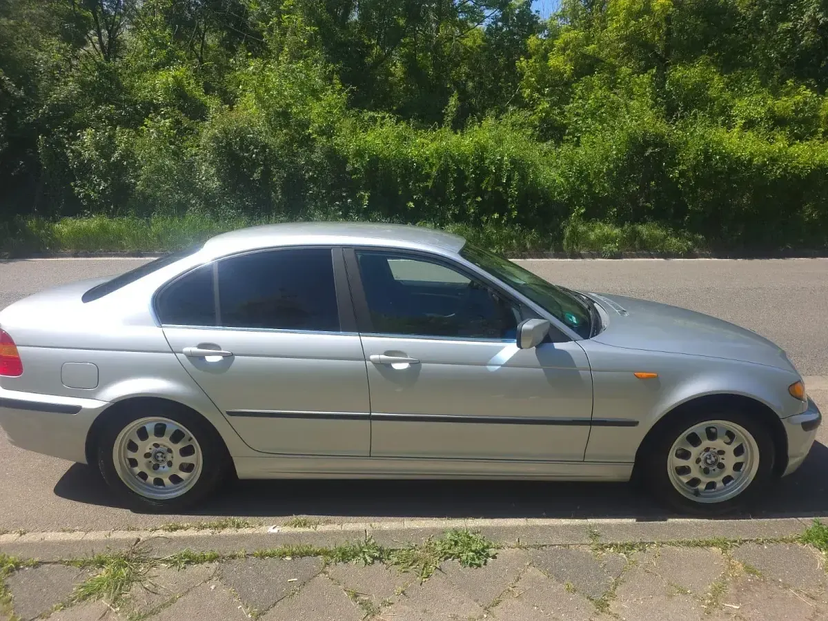 Gebraucht BMW 320 170 PS (125 kW) 2004 Silber Limousine
