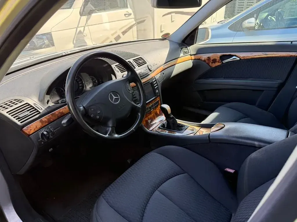 Gebraucht Mercedes E220 Elegance 150 PS (110 kW) 2002 Silber Limousine