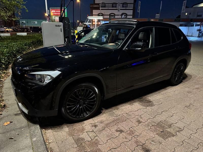Schwarz Gebraucht 2011 BMW X1 Sport Line SUV | 10.999 € (Teuer) - Bild 1/4