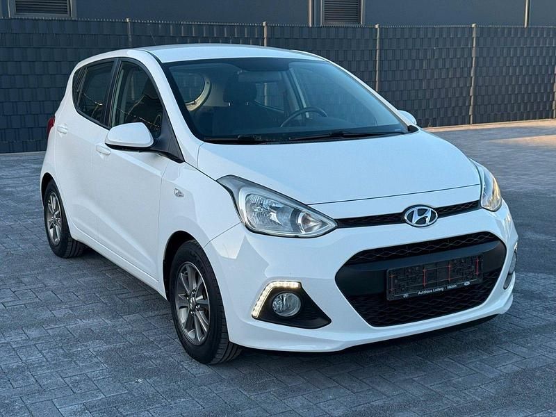 Gebraucht Hyundai i10 87 PS (63 kW) 2014 Weiß Kleinwagen